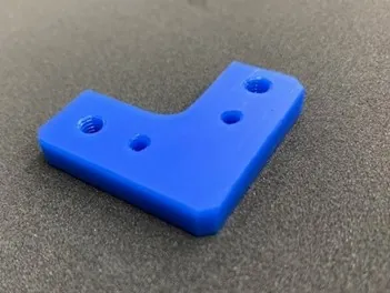 Blaues MC-Nylon-Bauteil als Beispiel für den blau gefärbten technischen Kunststoff