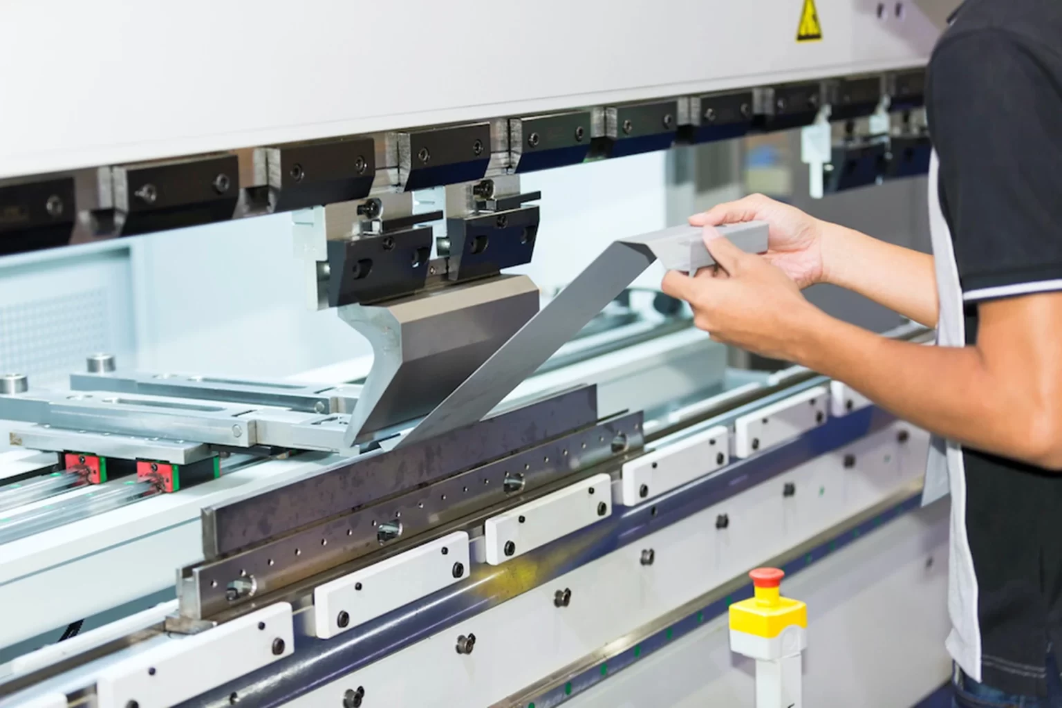 Bending a sheet metal part on a press brake